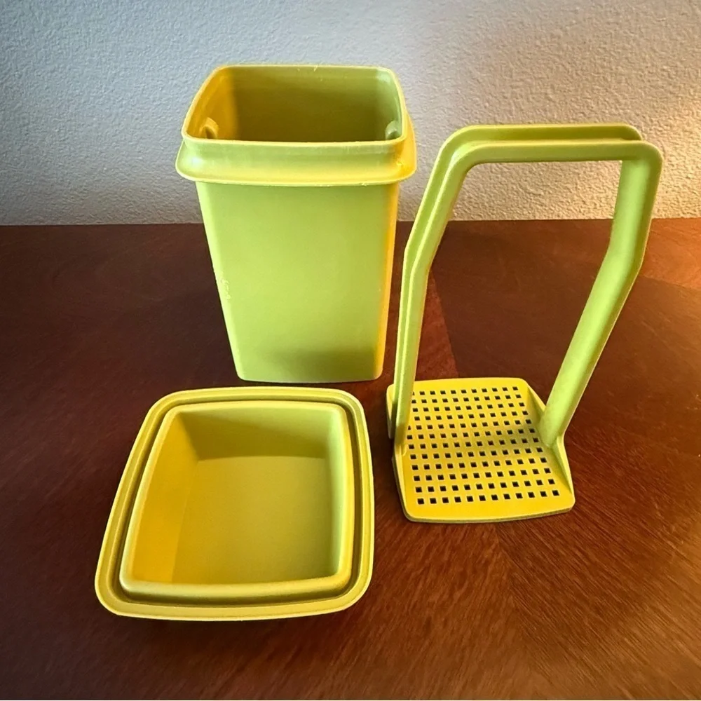 Tupperware vintage olive